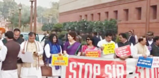 एसआईआर के मुद्दे पर संसद में सियासी घमासान, लोकसभा की कार्यवाही स्थगित