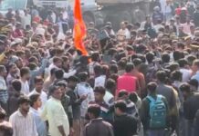 हिंदू युवती का अश्लील वीडियो वायरल करने पर लोगों में आक्रोश, हाईवे जाम कर आरोपी के घर पर किया पथराव