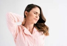 गलत मुद्रा में सोने से गर्दन में अकडऩ आ गई? इन तरीकों से करें ठीक