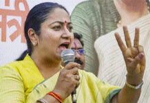 रेखा गुप्ता ने केजरीवाल पर निशाना साधा और कहा कि दिल्ली की जनता की नजऱ में आप प्रमुख दोषी है