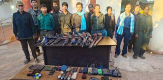 नक्सलवाद को बड़ा झटका, 1 करोड़ के इनामी रामधेर समेत 11 नक्सलियों ने किया सरेंडर