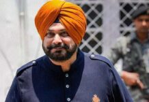 जिनकी लंगोटियां फटी वो हमारी पगड़ी उछाल रहे