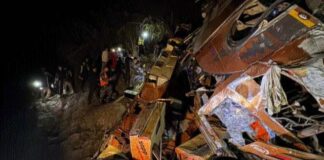 यात्री बस के नदी में गिरने से 18 लोगों की मौत