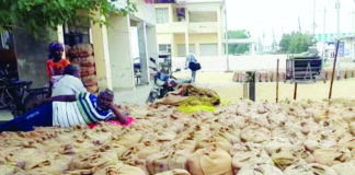 धान का उठाव करने में देरी, सुखत की भरपाई क्यों करें समितियां