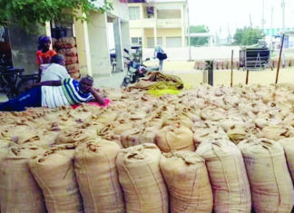 धान का उठाव करने में देरी, सुखत की भरपाई क्यों करें समितियां