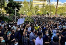 ईरान में विरोधी प्रदर्शनों के बाद इंटरनेट ब्लैकआउट, टेलीफोन सेवाएं भी ठप