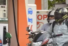 देश में नहीं है पेट्रोल-डीजल की कोई कमी, सोशल मीडिया पर फैली खबरें निकलीं फर्जी; तेल कंपनियों ने कही ये बात