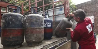 खुशखबरी! 5 से 7 दिनों में सामान्य हो जाएगी कमर्शियल सिलिंडरों की आपूर्ति, होटल-रेस्टोरेंट संचालकों को मिलेगी राहत