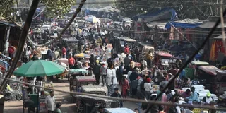 लंबे वीकेंड के कारण बर्फबारी और छुट्टियों में पहाड़ों पर उमड़ी भीड़, घंटों जाम में फंसे पर्यटक