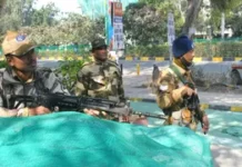 गणतंत्र दिवस को लेकर दिल्ली की सीमाओं पर सख्त पहरा, मॉल और रेलवे स्टेशनों पर भी तलाशी अभियान