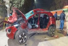 बिलासपुर: हाईवा से टकराई कोरबा पासिंग की नेक्सॉन कार, युवक-युवती की मौत ,2 गंभीर; शराब पीकर घूमने के लिए निकले थे सभी